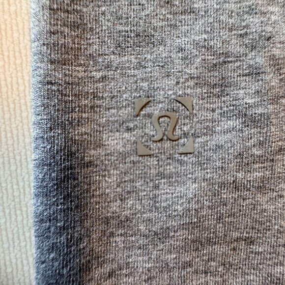 Lululemon Vneck Tshirt Mens XL Heather Gray Athleisure - Picture 3 of 5